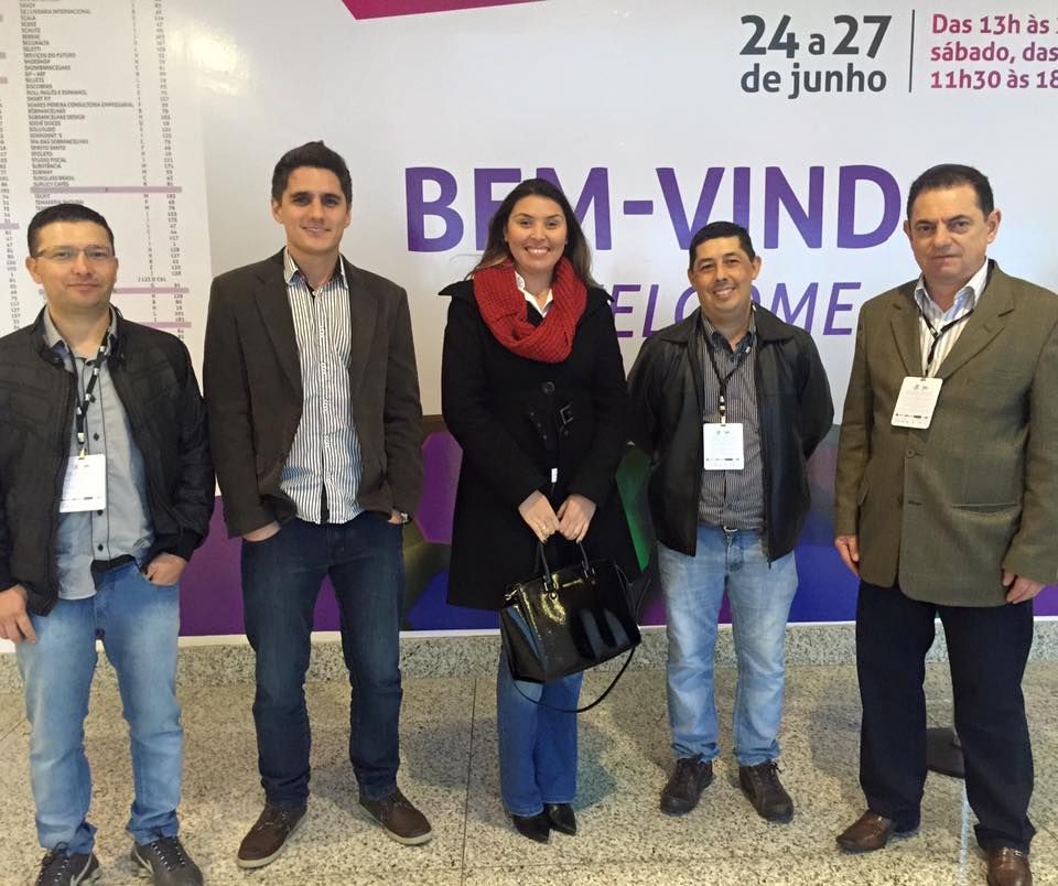 Franquiza - Formatação de franquias de sucesso | Franchising | Repasse e venda de lojas Novo Conteúdo 04 Participararam da ABF Expo Franchising 2015 em S. Paulo, os franqueadores chapecoenses: Juliano e Luciano Ribas (Mate.Com), Braulio Dalla...